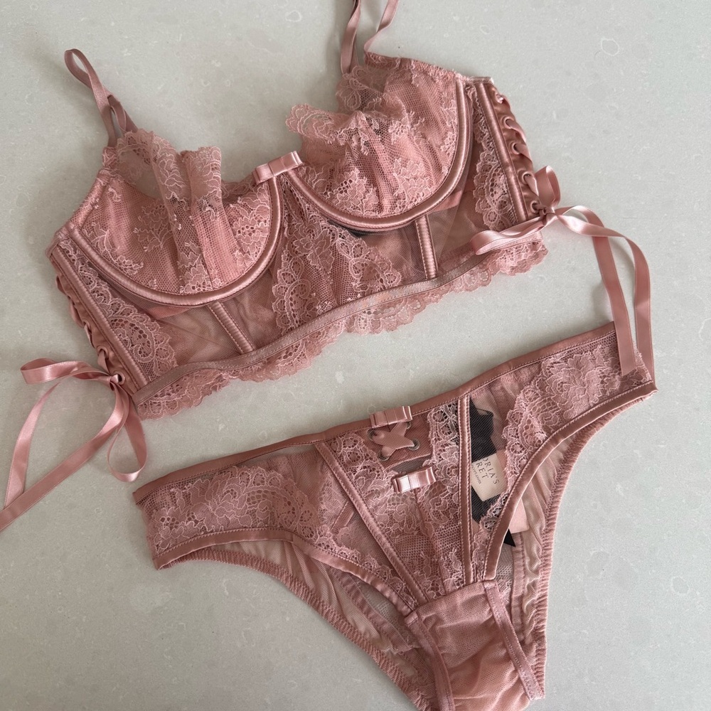 Victoria's Secret Designer Rose Quartz Lace Longline Bra & S Cheeky Lingerie Set